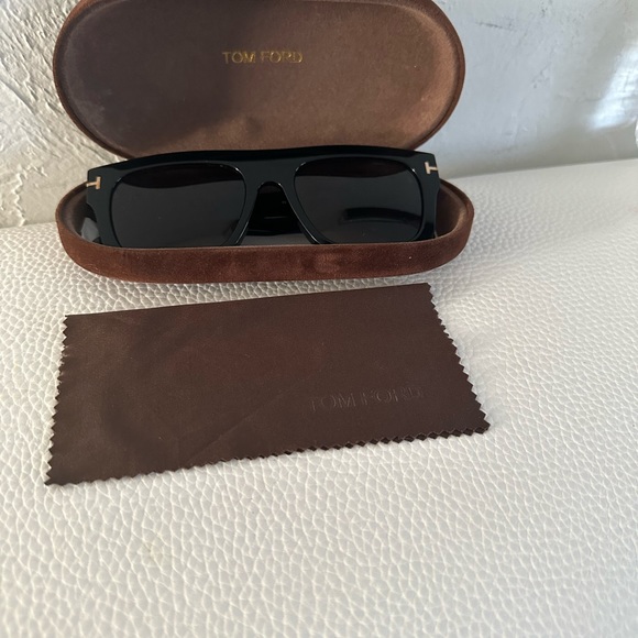 NWT TOM FORD FAUSTO FT0711 Sunglasses
Stylish and Rare. Sold out! - Picture 7 of 7